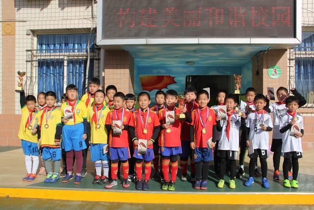 国家队2战轰19分！在广东季后赛5战得3分，球迷：离开杜锋会打球了